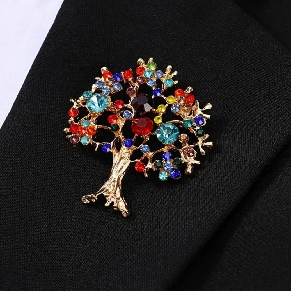 Sparkling Rhinestone Tree Brooch – Colorful Pin for Outfits, Bags & Gifts 🎄 - Picture 5 of 7